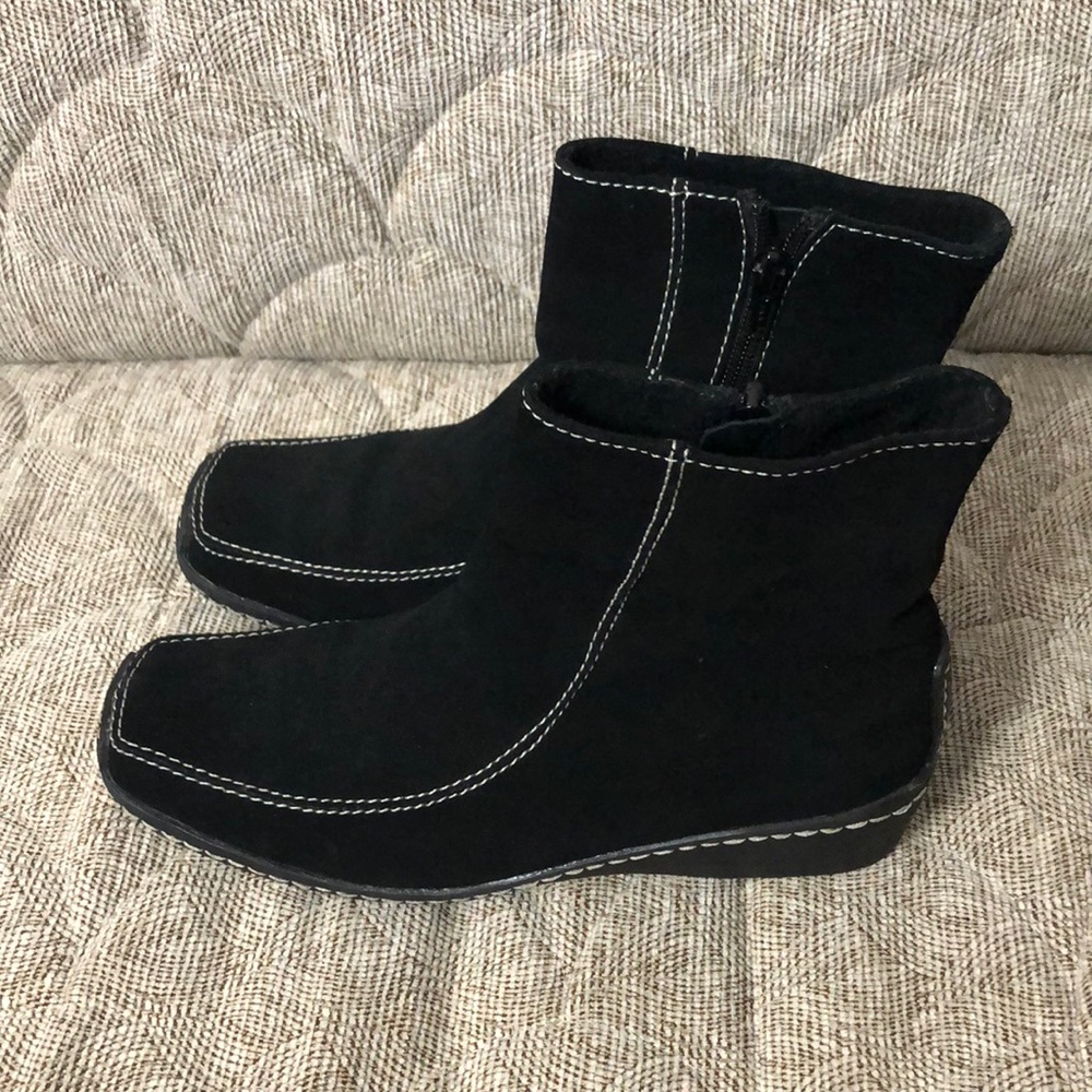 🌺🌺Navid & Nadia short suede boots size 39. Made in Europe